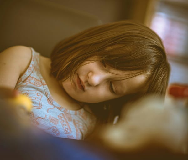 Somnul de prânz obligatoriu la grădiniță. De ce copiii mai mari au nevoie de flexibilitate